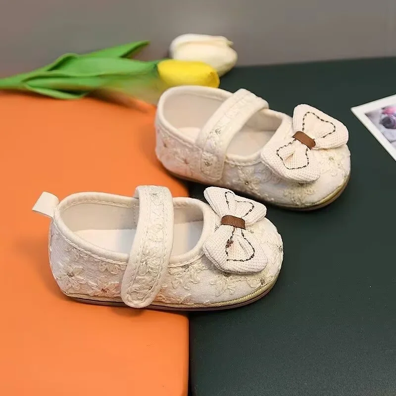 

Casual and cute Mary Jane baby girls shoes, comfortablelightweight and soft spring and autumn flat shoes