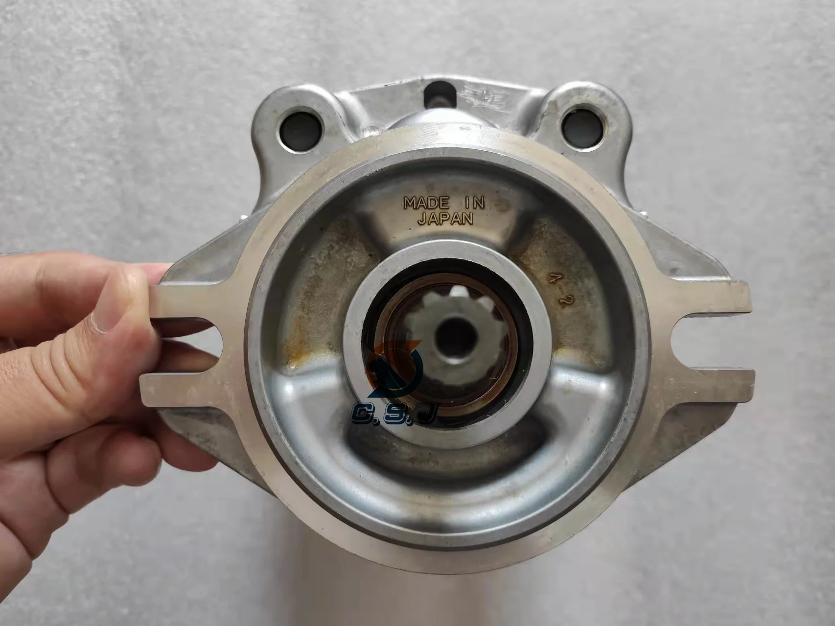 

Hot selling 234-60-65200 KFP2233CVKRJ Hydraulic Gear Pump 234-60-65100 234-60-65300 234-60-65400 for Grader GD705A-4 GD705A-1