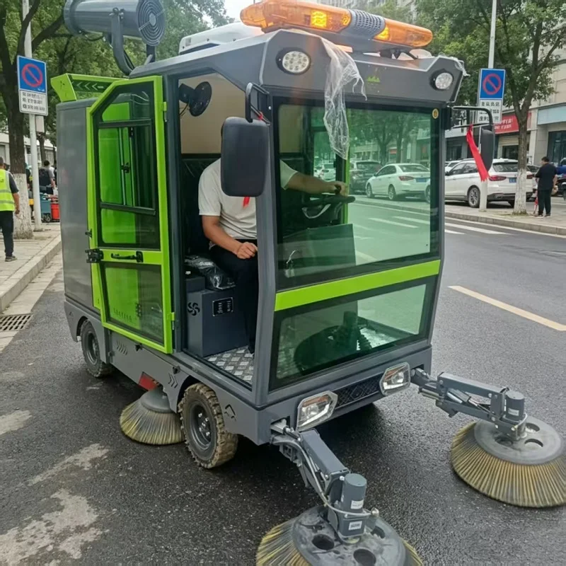 Closed Operator Cab Fog Cannon Street Sweeper Electric Ride-on Industrial Floor Sweeping Cleaning Machine
