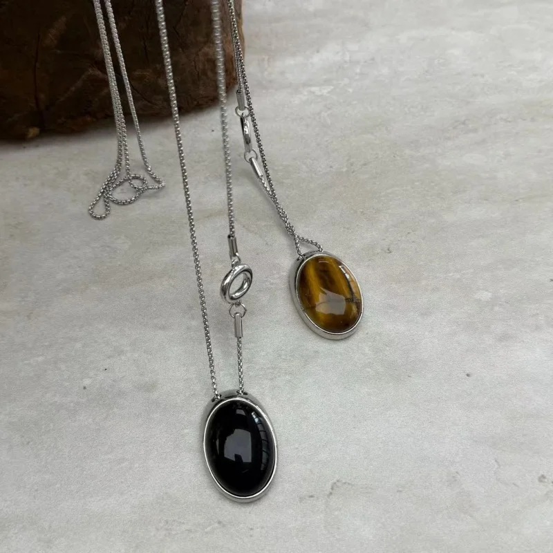 

Elegant Minimalist Resin Oval Metal Necklace for Women Simple Fashion Sweater Chain Daily Accessory European Cold Style