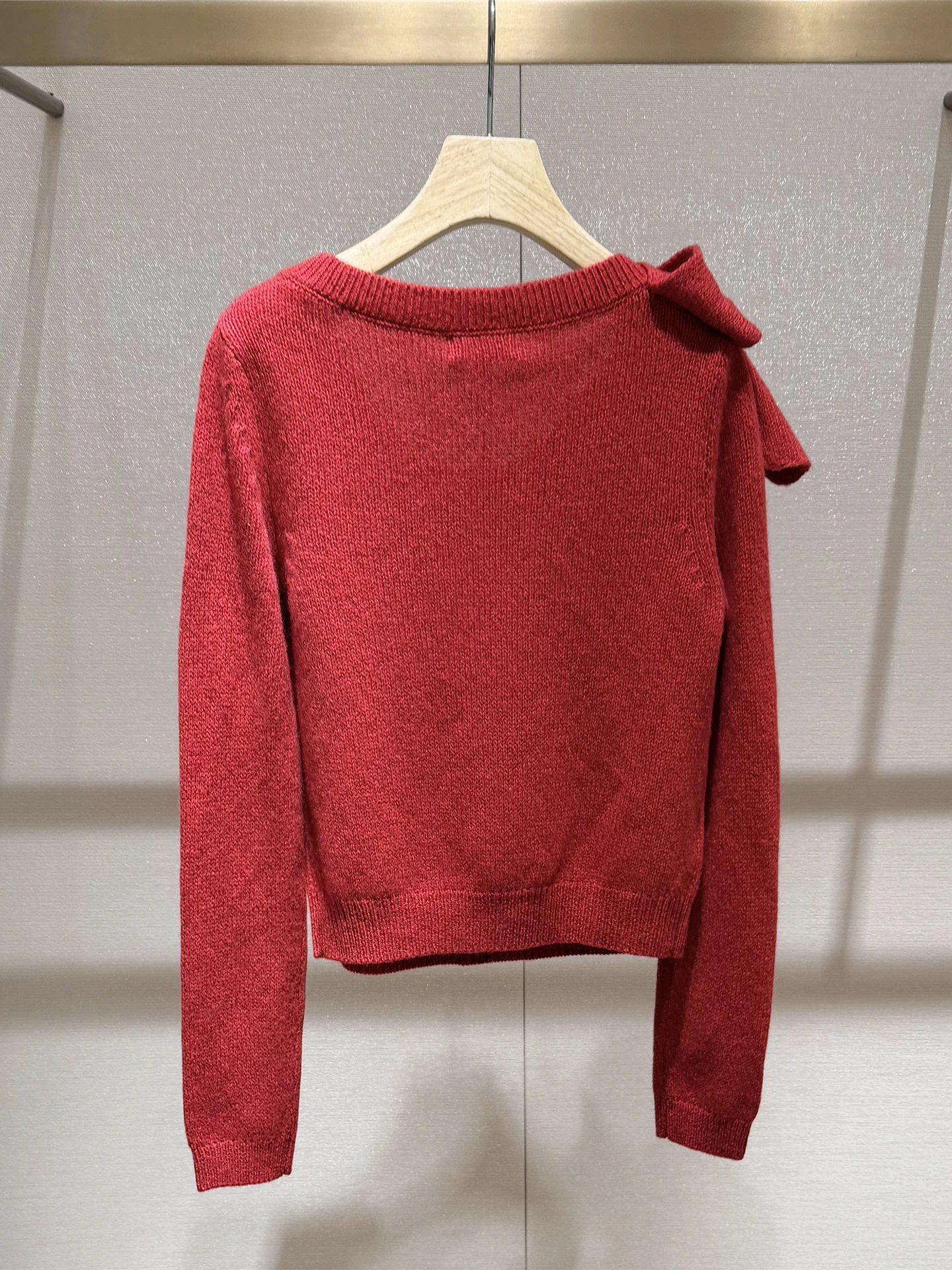 Ele Rosso lavorato a maglia lungo Sve rotondo Ne Knot Diamond incorporato Slim Fit Maglieria Primavera 2026 Faion Top da donna