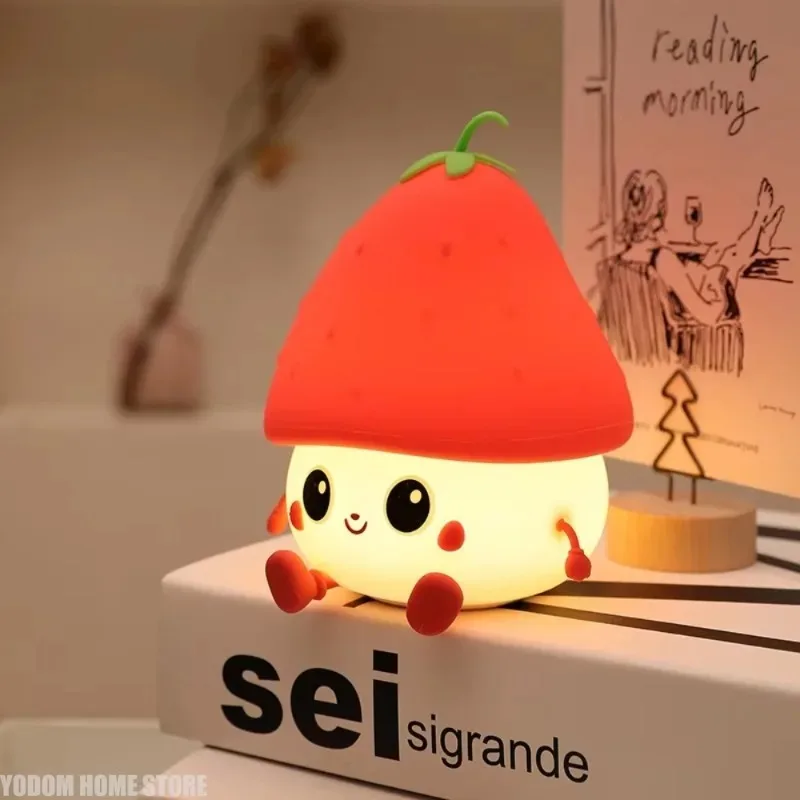 

Клубничный силиконовый ночник, забавная детская прикроватная лампа, голова в форме клубники, украшение для рабочего стола и игрушка в подарок