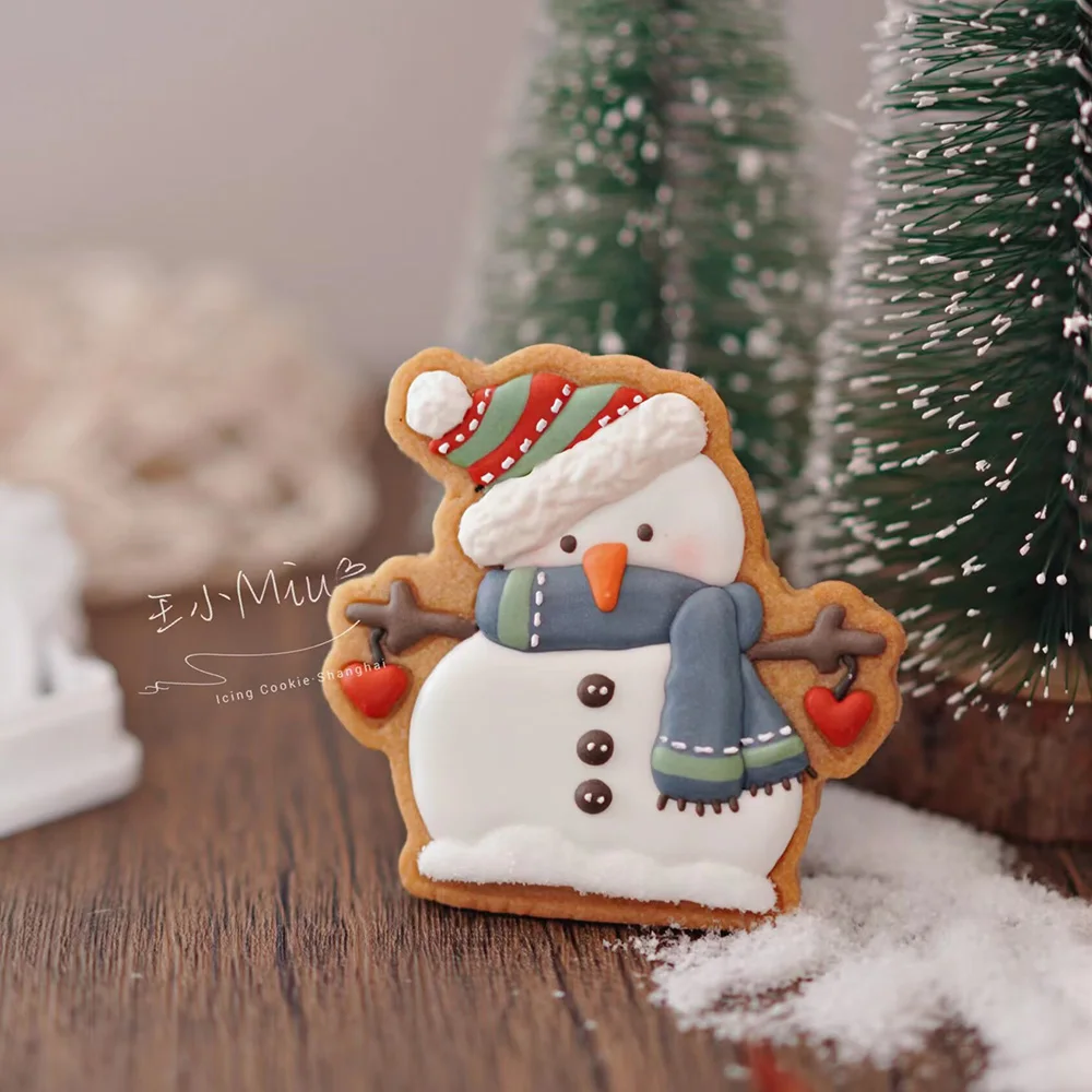 Christmas Cookie Cutters Snowman Frosting Cookie Mold Pressable Biscuit Mold Cookie Embossing Cake Decorating Tool Baking