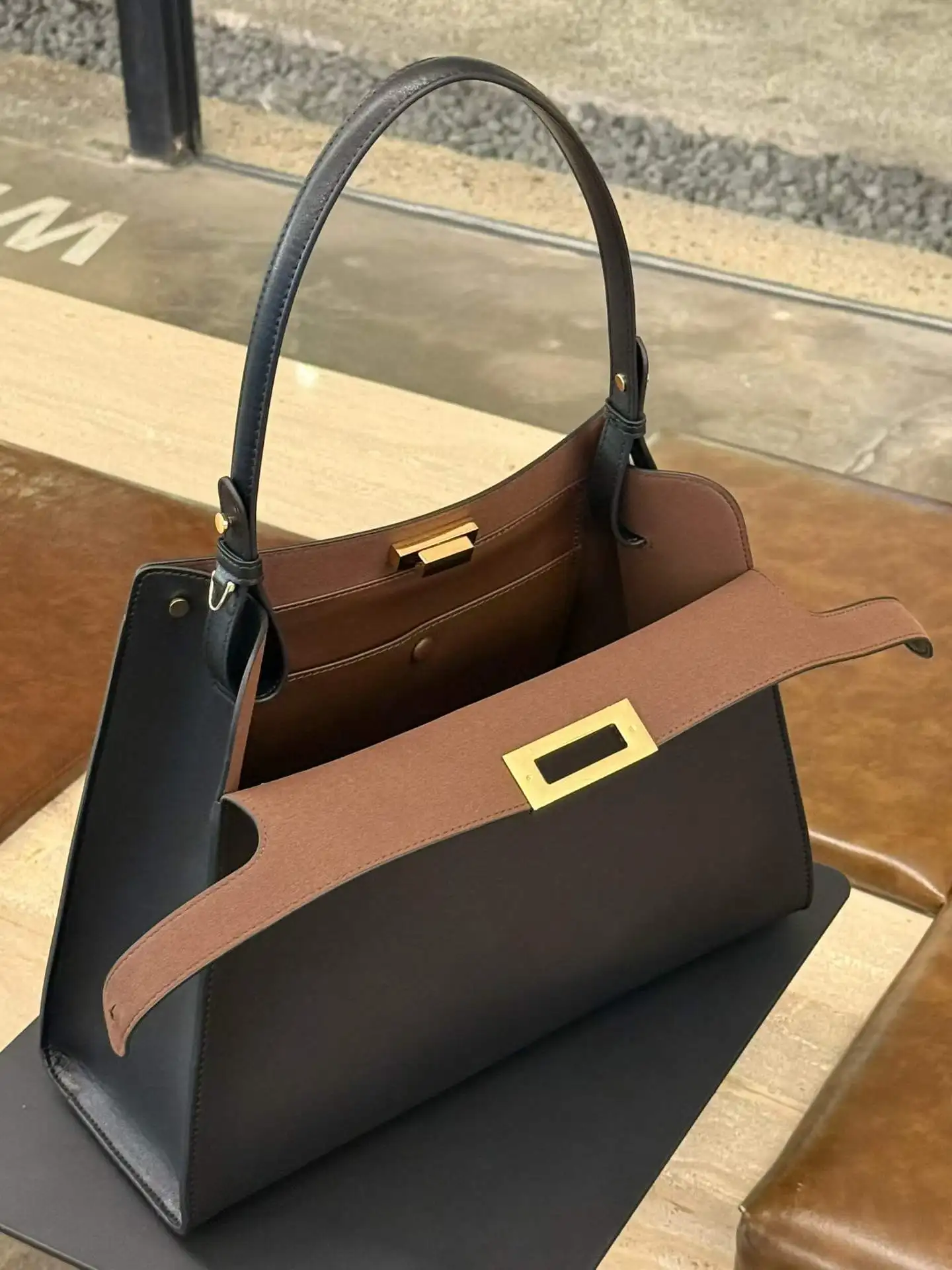 

2026 New Light Luxury Metal LockAccordion Bag Genuine Leather Women's High-end Crossbody Bag Handbag