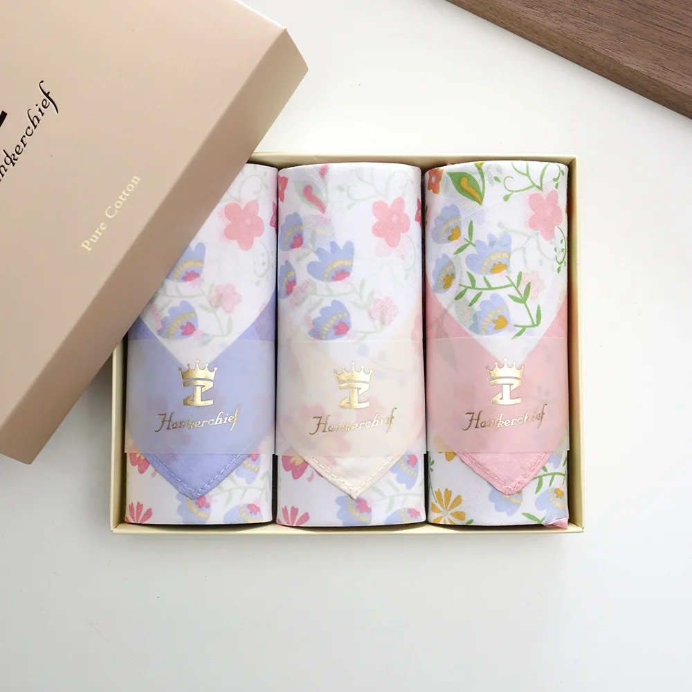Elegante Pañuelo Floral de Algodón 100% de 43 cm en Caja de Regalo, Pañuelo Fino y Transpirable para Mujer, Ideal para el Día de la Madre