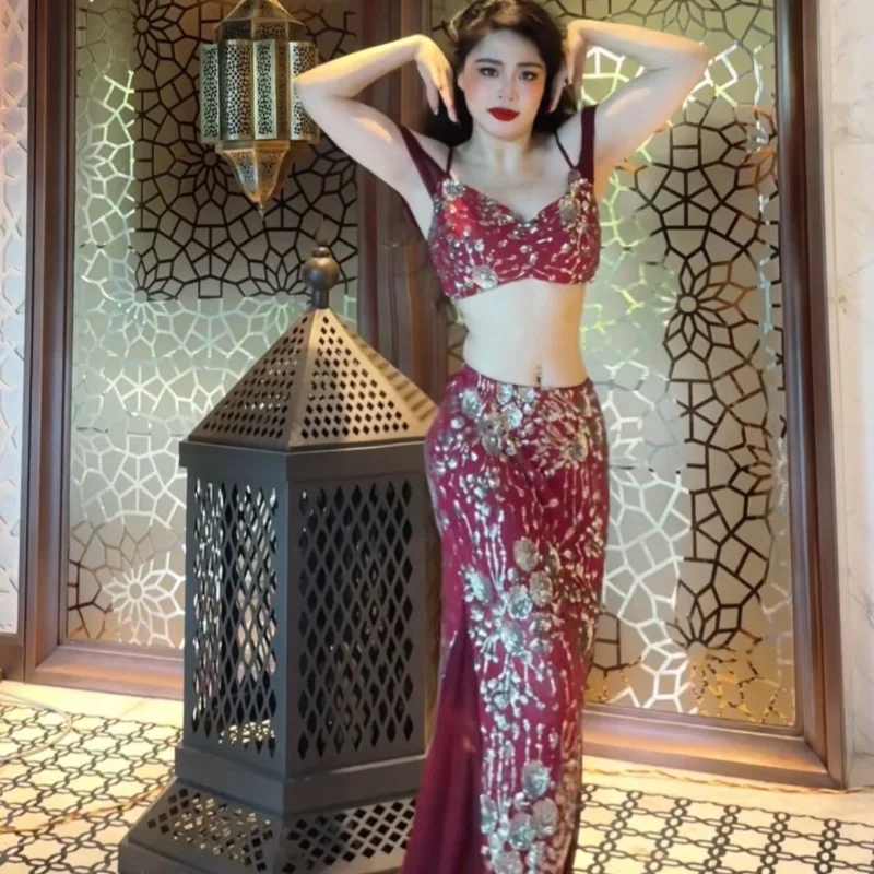 

Костюм для танца живота для женщин, сексуальный топ с v-образным вырезом + длинная юбка с расширенными пайетками, комплект профессиональной одежды для восточных танцев