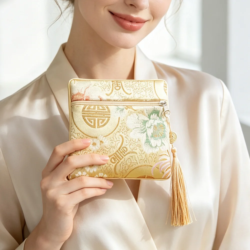 Beige Jacquard Square Coin Purse – Classic Auspicious Motif with Tassel & Coin Decoration, An Elegant & Lucky Accessory for Coin