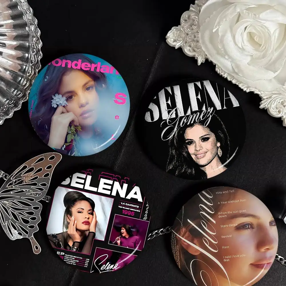 American female S-Selena singer Creative Pins Funny Faces Round Snap-in Brooch Badge Backpack Hat Accessories Jewelry Gifts