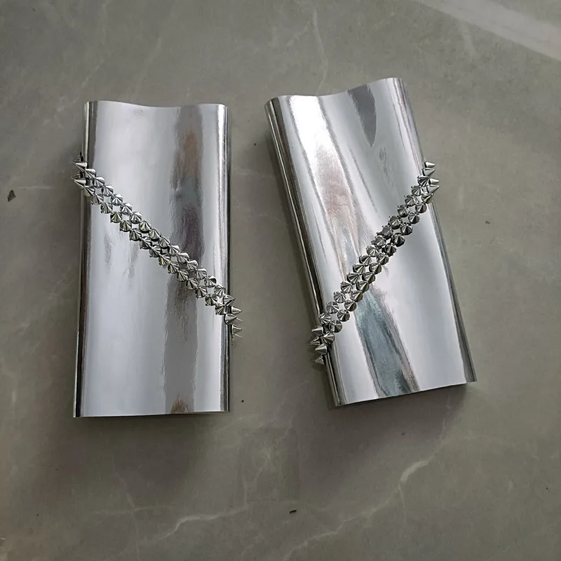 ハロウィンコスプレステージパフォーマンスアクセサリーユニセックスゴールドシルバーレザーリベットアームスリーブグローブ動物男性女性ダンサーカフ