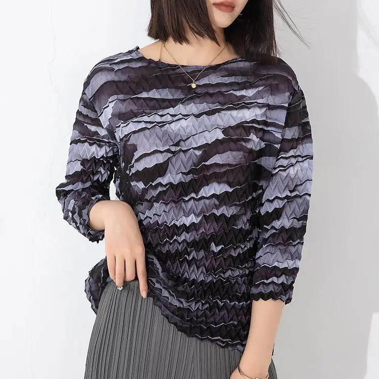 

Miyake Pleated T-shirt Women's 2023 Autumn New Handmade Herringbone Gradient Color Round Neck Pullover Loose Bottoming Top Women