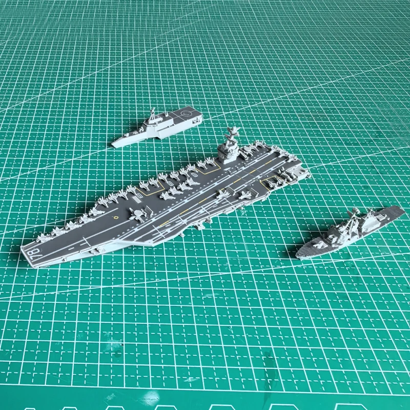1PCS Maqueta de Portaaviones Nuclear Clase Nimitz CVN-68 a Escala 1/2000, Barco de Guerra Simulado Arleigh Burke para Escenas de Diorama
