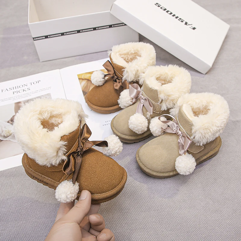 

Модные плюшевые сапоги для девочек, зимние мягкие детские ботильоны принцессы с шариками волос, теплые пушистые детские повседневные уличные хлопковые сапоги