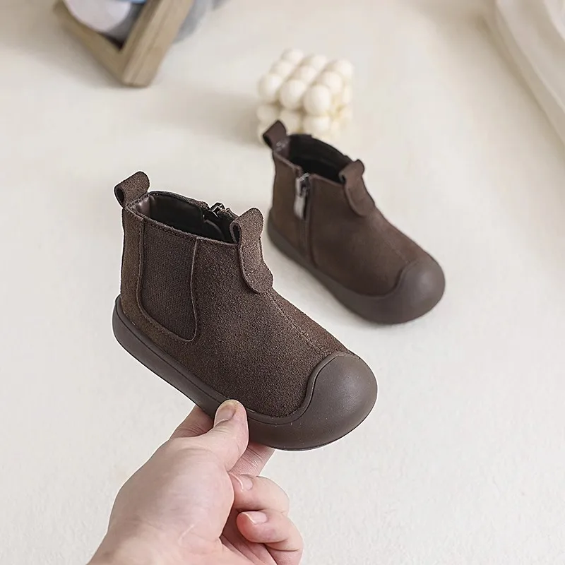 Tênis Claladoudou para menino e menina, botas de couro de camurça, cor sólida, macio, sapatos casuais, novo, 2024