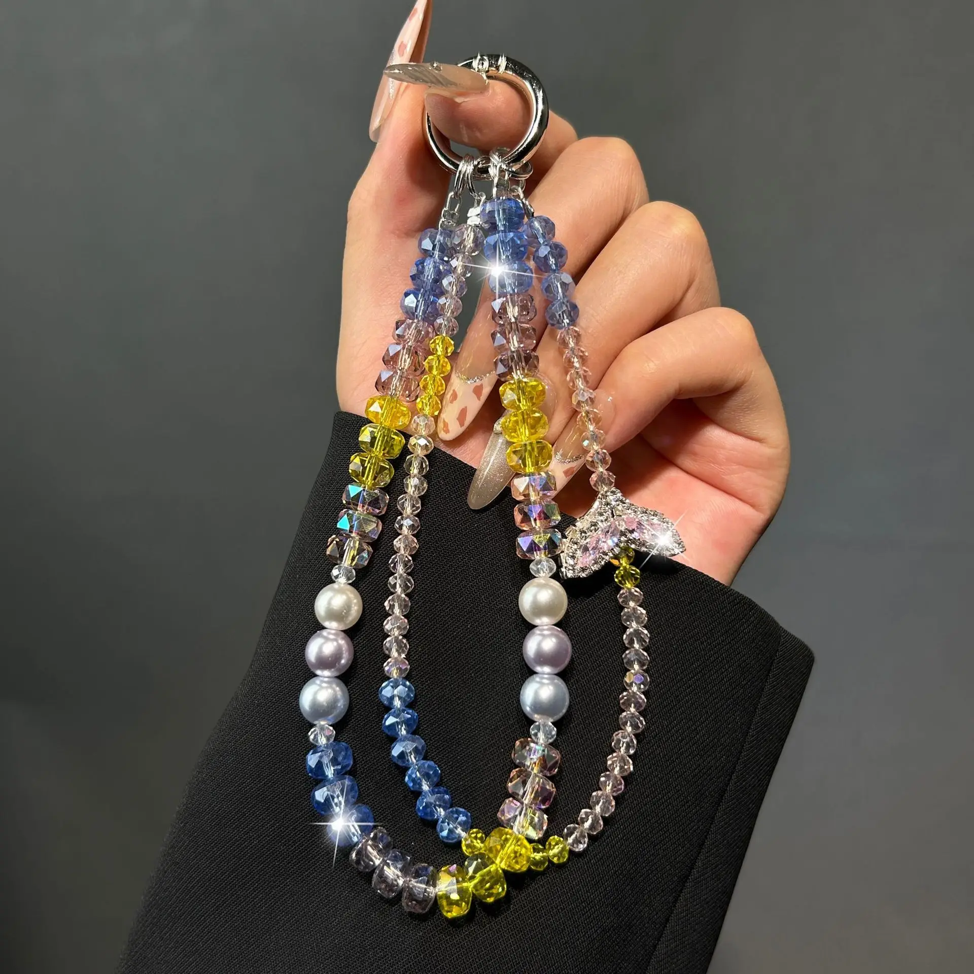 

Light Luxury Pearl Double Layer Crystal Bracelet Exquisite Handcrafted Beaded Fishtail Pendant Women's Hand-held Wrist Pendant