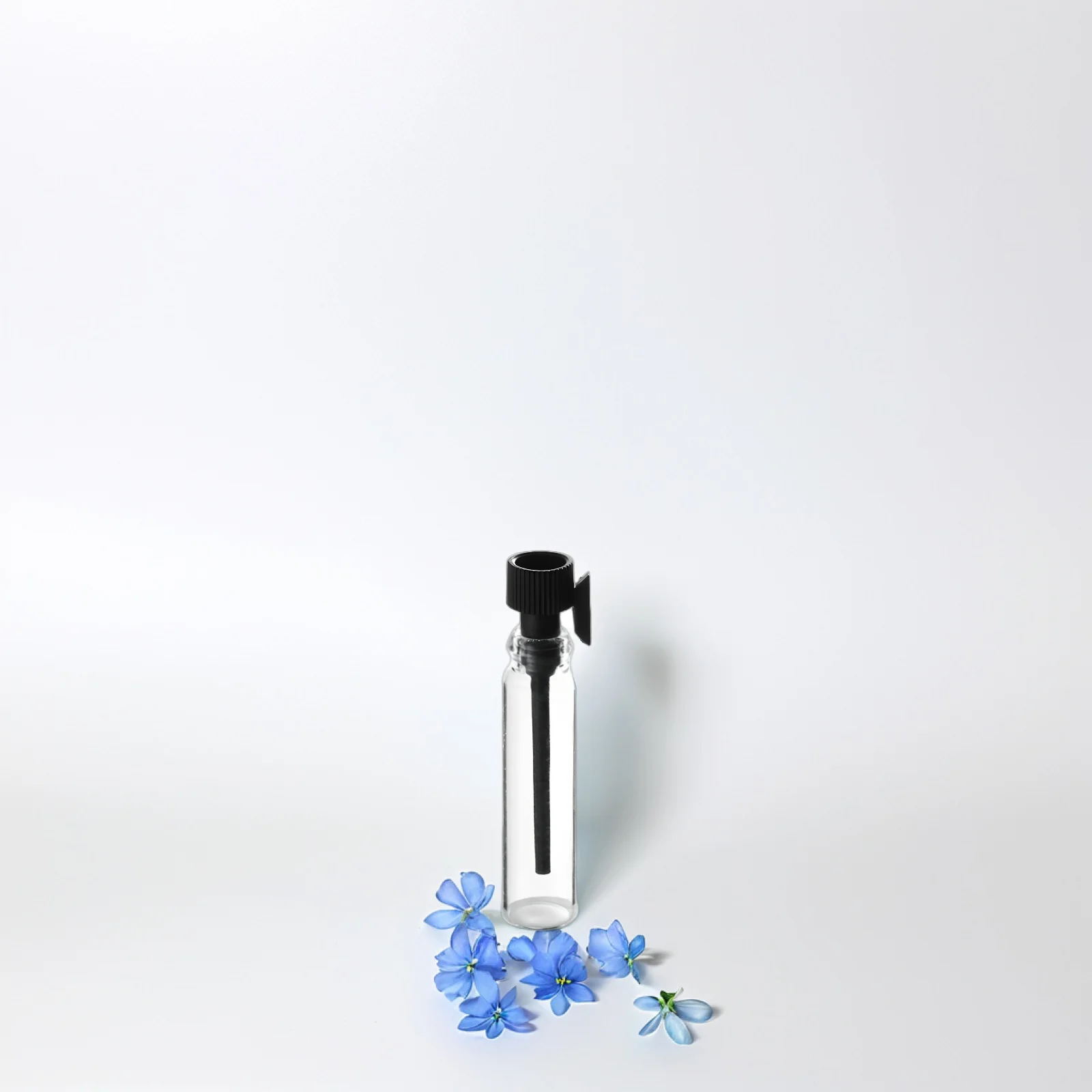 Bouteilles d'échantillon de parfum rechargeables, conteneurs de voyage, flacons compte-gouttes noirs en verre pour le stockage des huiles essentielles, 100 pièces