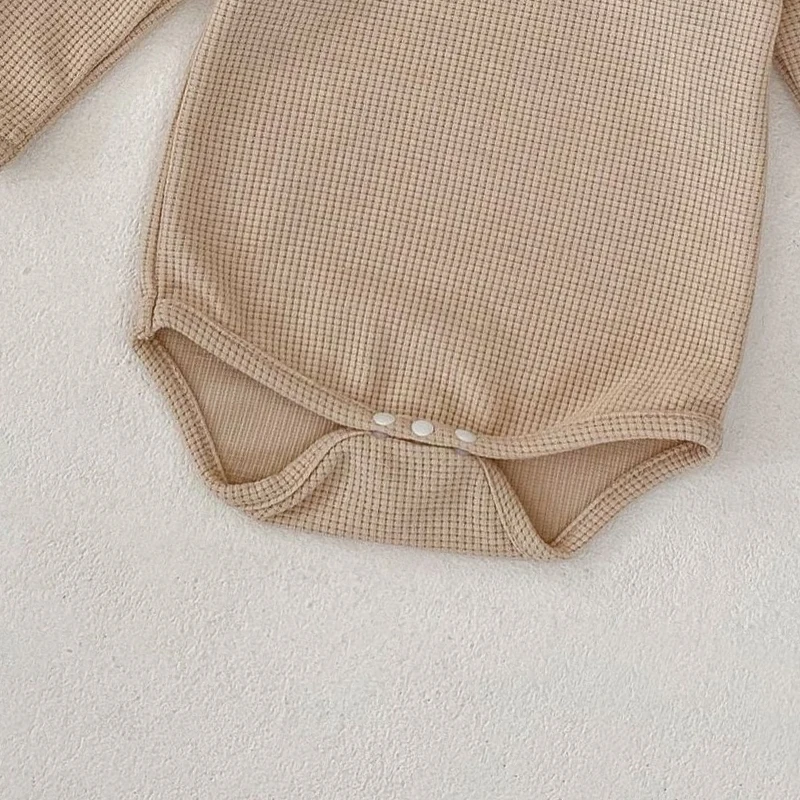 Autumn baby clothing, 0-3 year old female baby lace round collar long sleeved knitted bag fart triangle Ha Yi crawling clothes