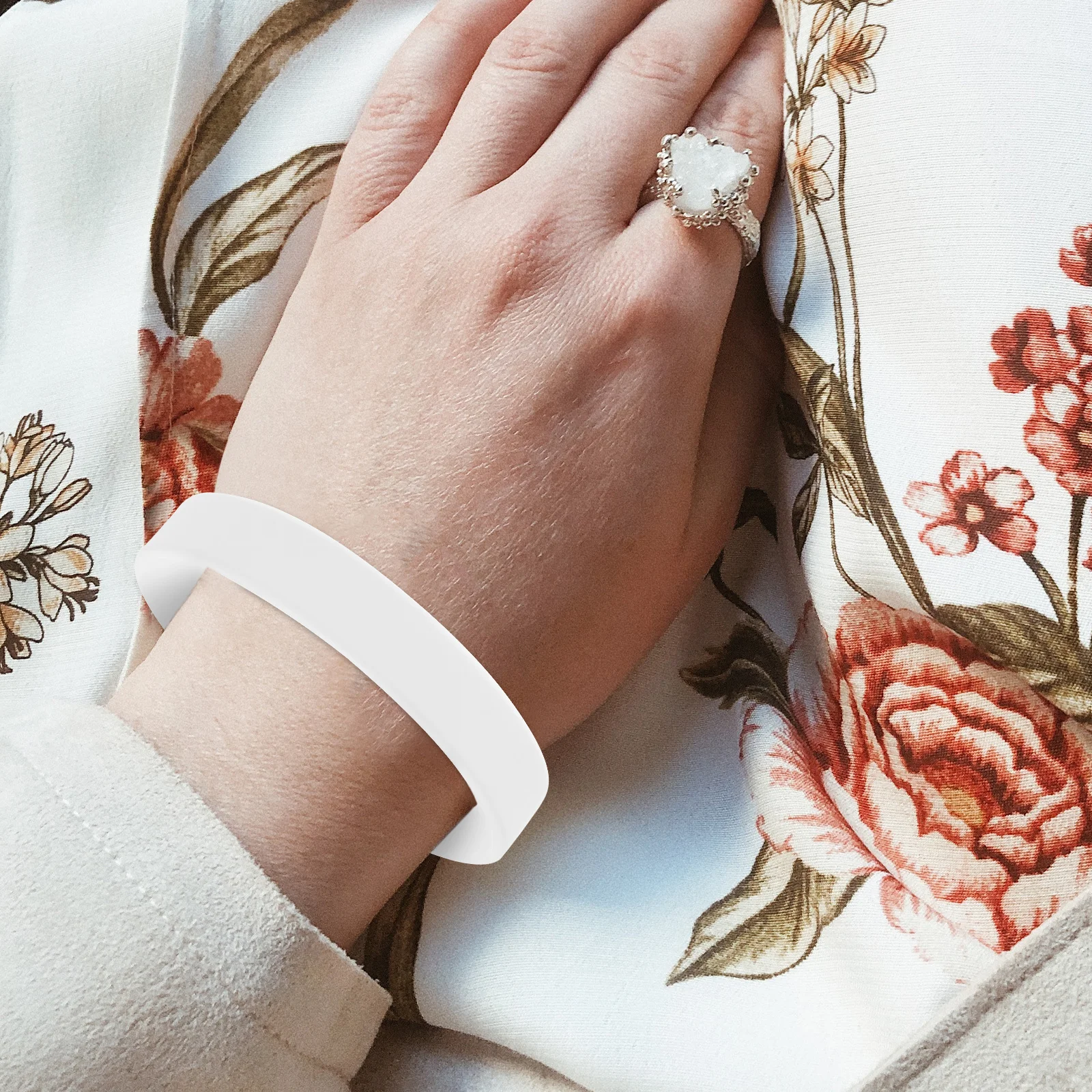 

50pcs Silicone Bracelets Unisex Stretchy Wristbands For Party Music Festival Colored Bands Bulk Decorative Straps For Women Men