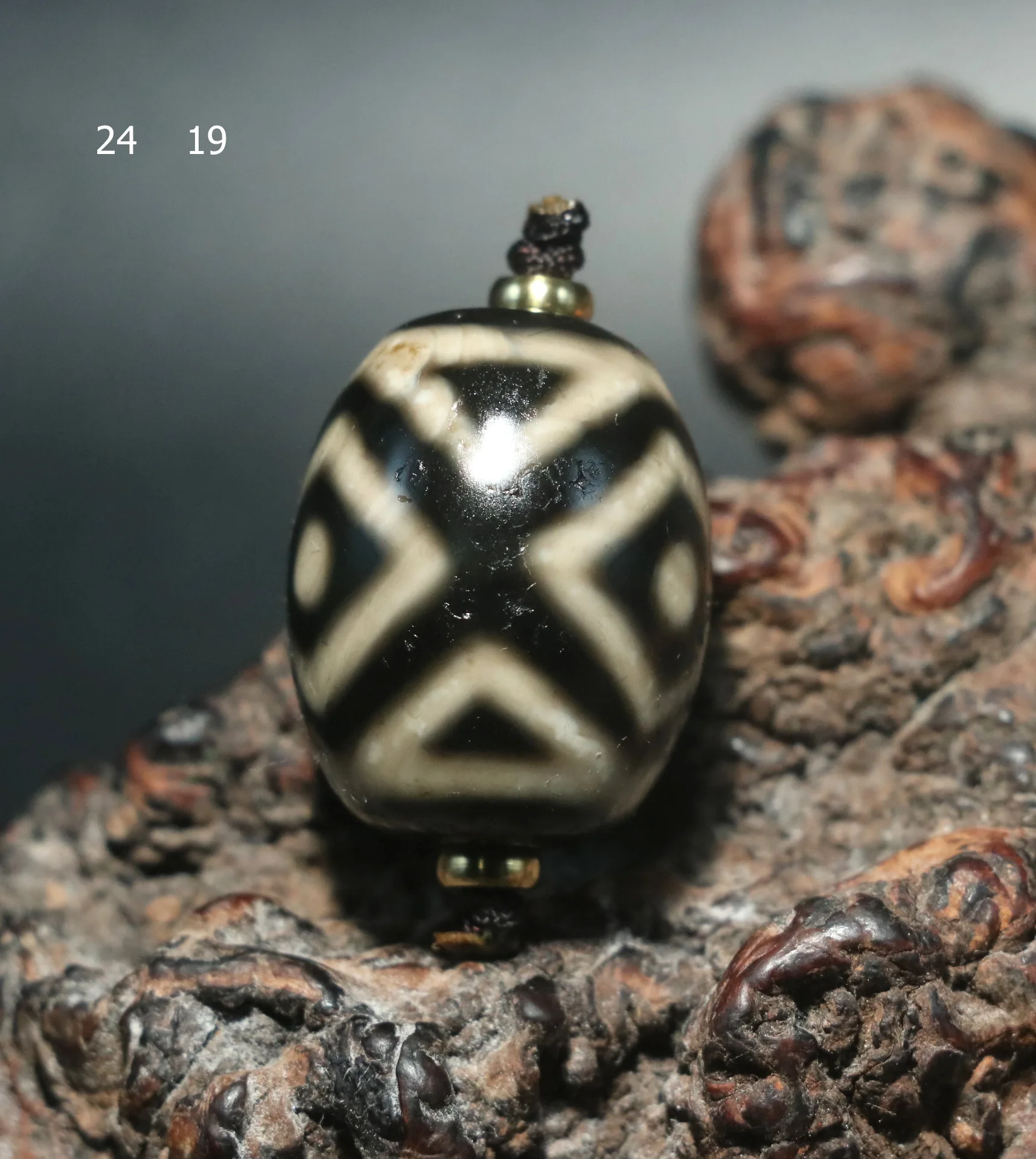 

Energy Tibetan Old Agate Kingkong Eyed Peak West Asia Style Daluo dZi Bead R305a UP02a Timestown UPD210825A2