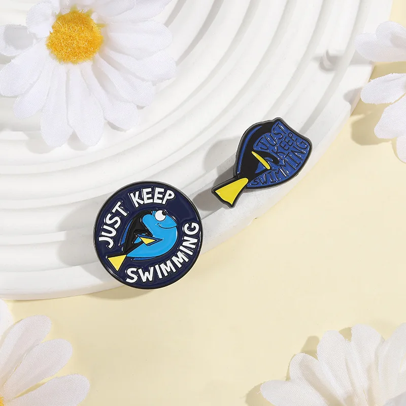 الكرتون الأسماك الزرقاء بروش هواية الإنجليزية فقط إبقاء السباحة المعدنية شارة مينا حقيبة الملابس طوق دبوس قبعة شارة الديكور
