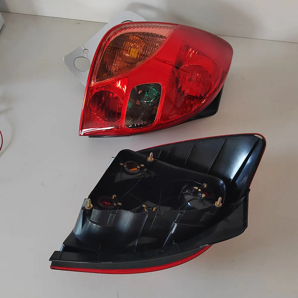A Pair Car Tail Light for Toyota Corolla Spacio Ae111 NZE121 NZE124 Left and Right 1997-2007