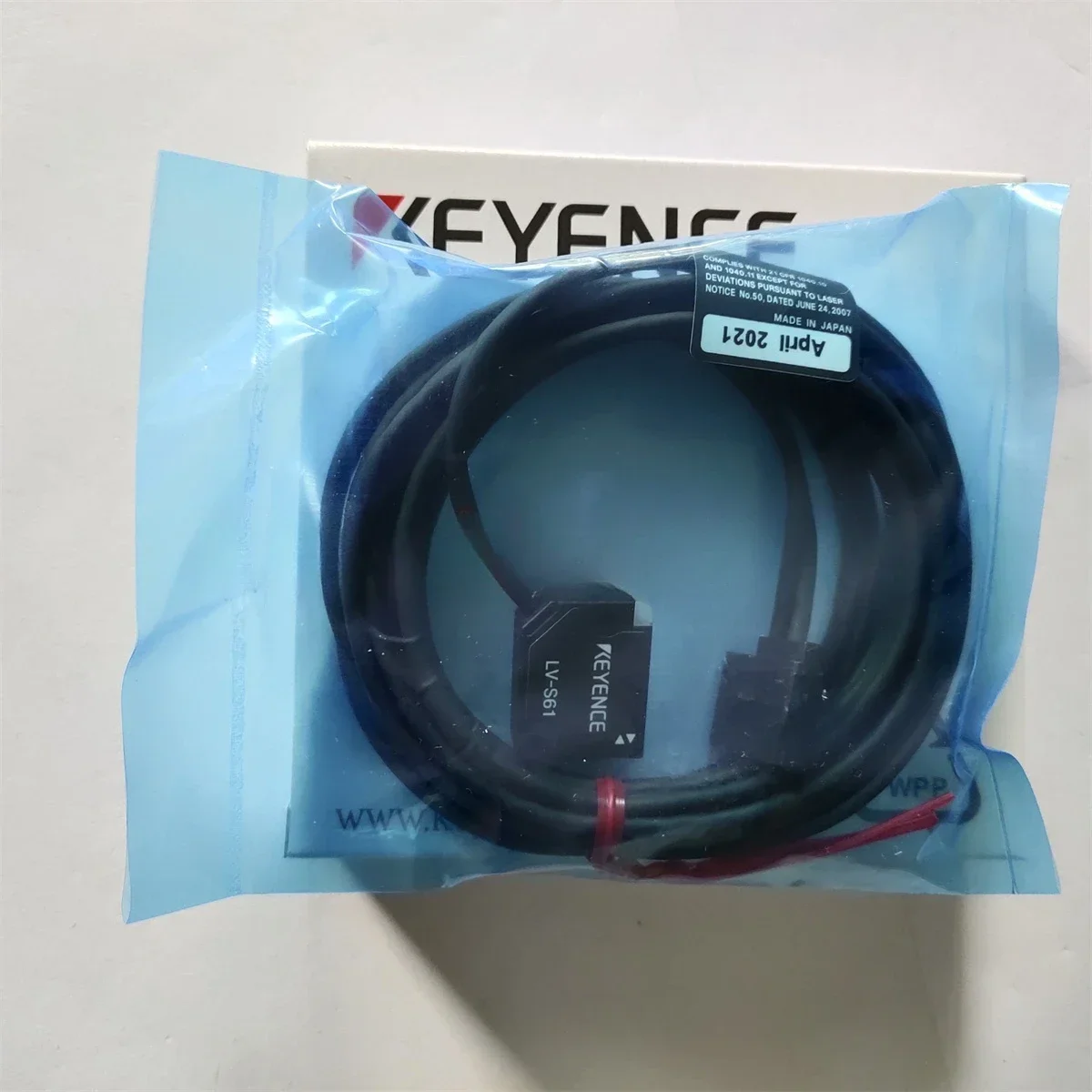 LV-S61 أو LV-S62 مستشعر ليزر KEYENCE الأصلي الجديد