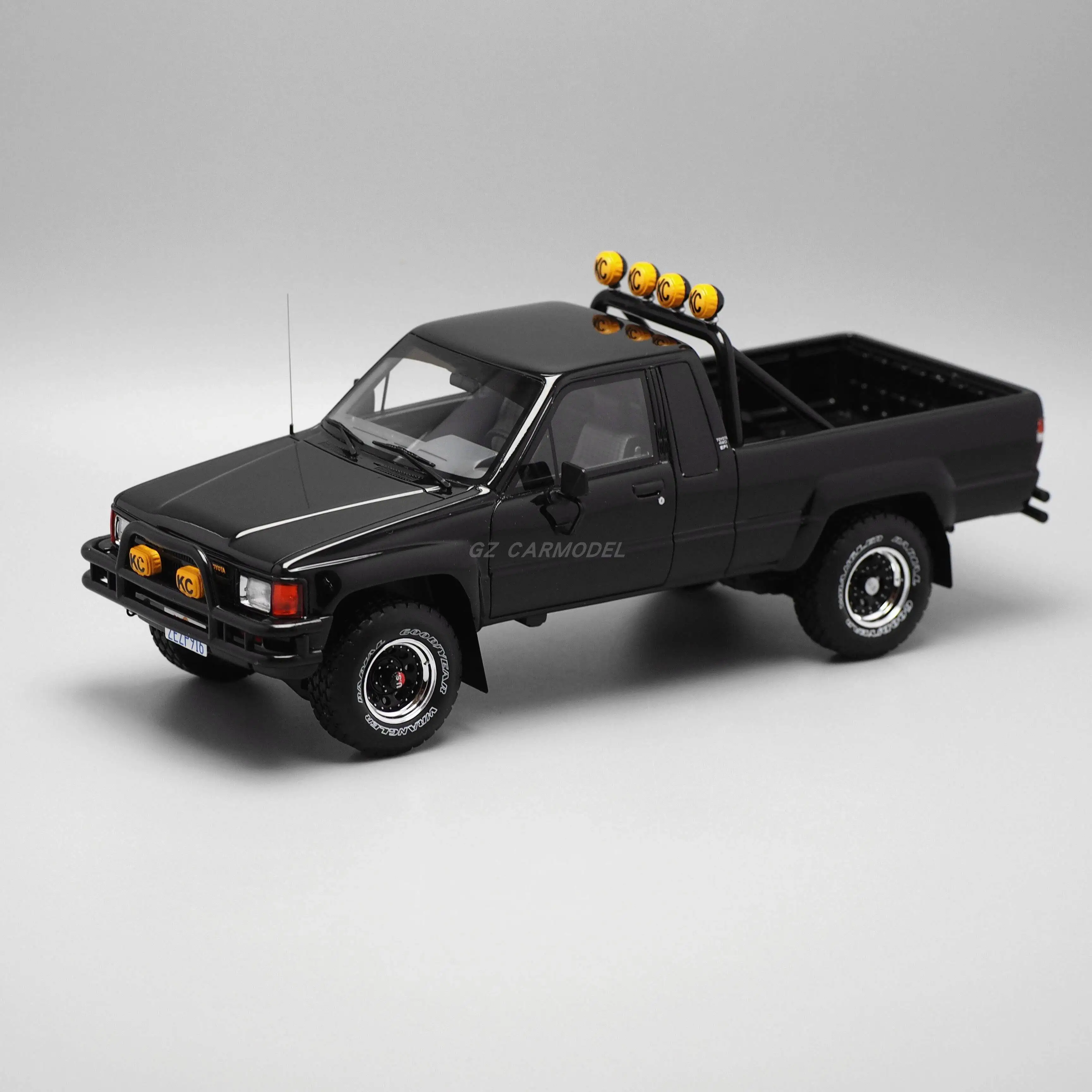 

OTTO 1:18 HILUX SR5 1985 Черный пикап, имитационная модель, лимитированная серия, статическая модель автомобиля из смолы и металла, игрушка, подарок