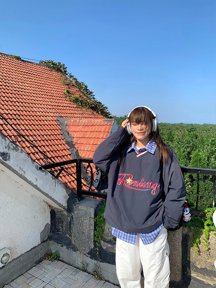 

NIDEBLA Korean Sle Retro V-Ne Loose Casual Sports Sweatirt Trendy Overhead Jaet Top for Young Women