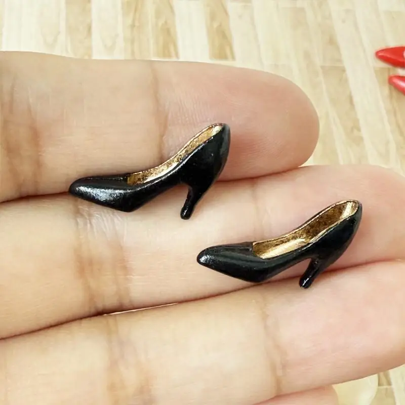 1 쌍 1/12 스케일 인형 집 미니어처 슬리퍼 인형 집 인형 장식을위한 하이힐 모델 어린이 놀이 장난감 선물