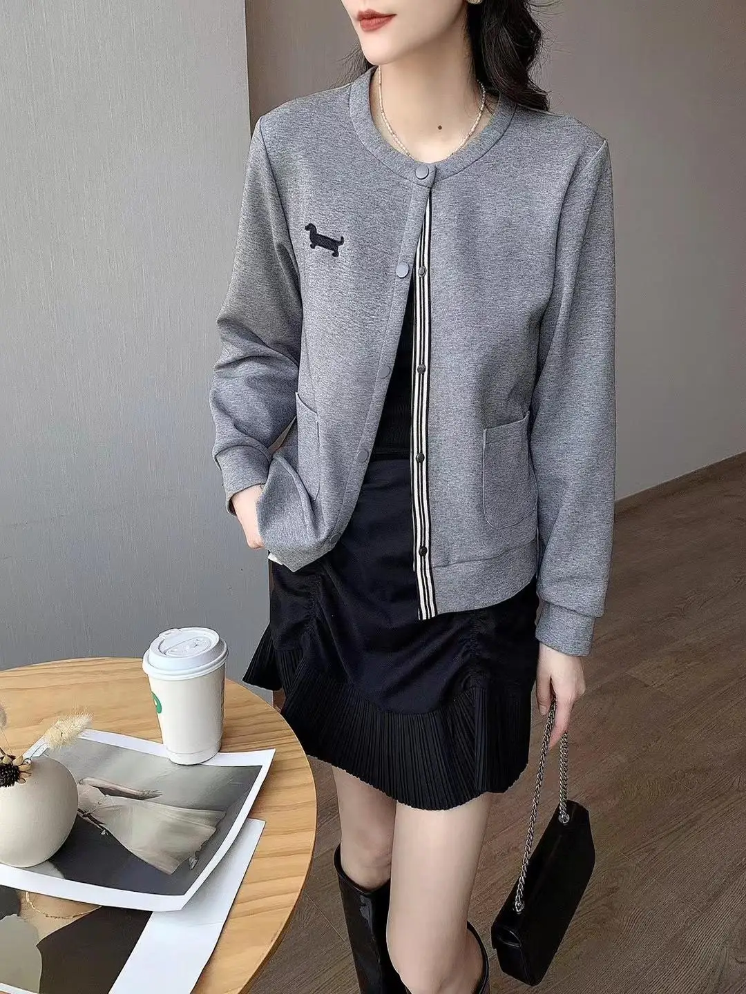 Ele bordado único botão casual moletom jaet confortável emagrecimento solto ajuste redondo ne algodão mistura de poliéster