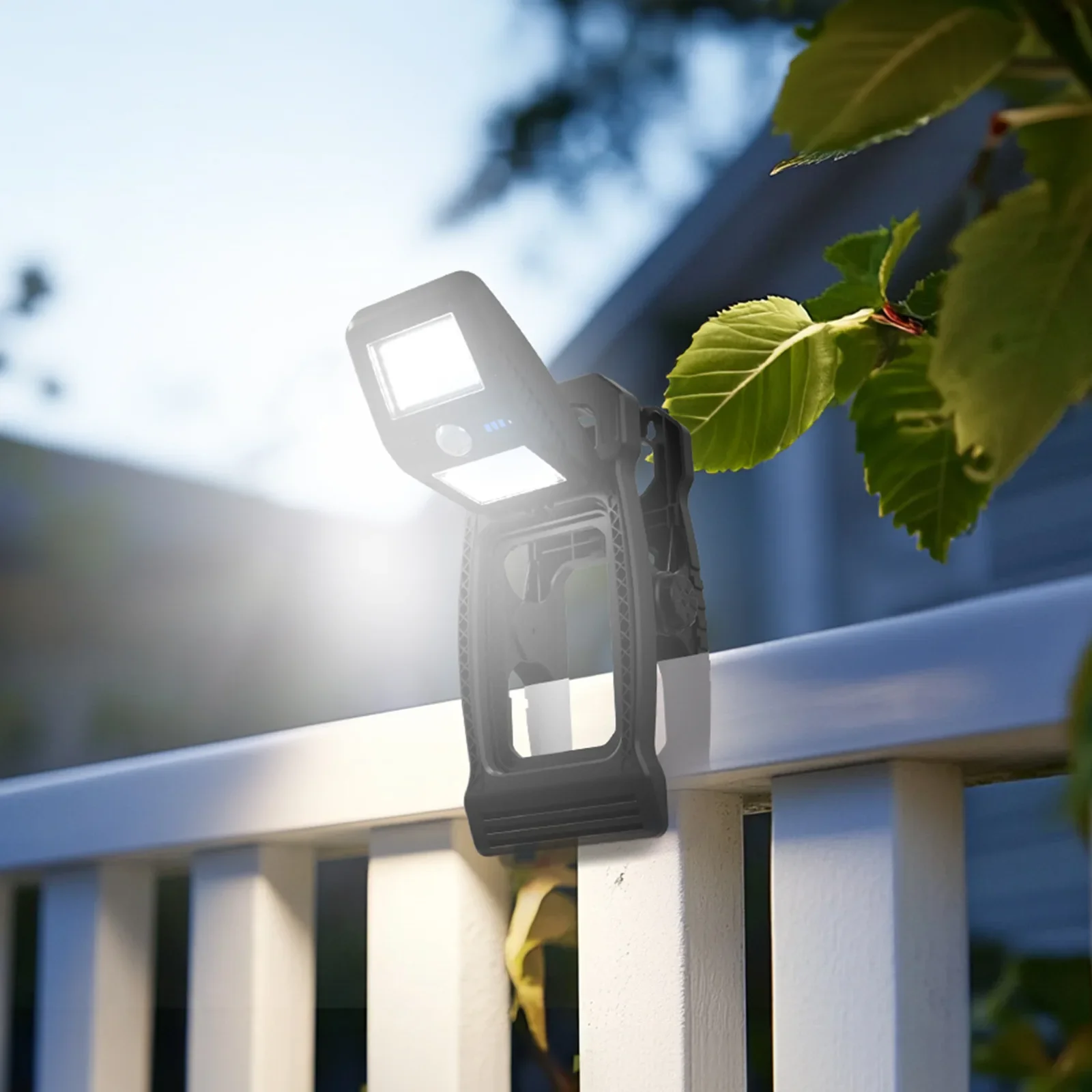Super Bright Solar-powered Motion Sensor Wall Light Multi-Functional Outdoor Yard & Camping Clamp Lamp