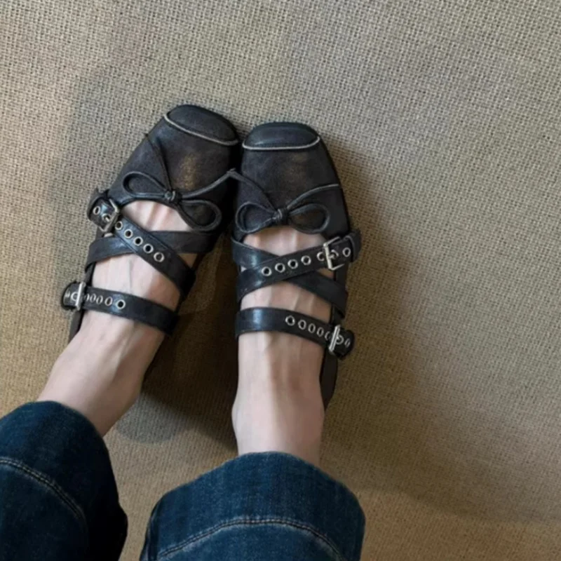 

2024, весенние новые женские балетки с квадратным носком, низкий каблук, перекрестный ремень, пряжка, украшение в стиле ретро, повседневная офисная женская обувь Мэри Джейн