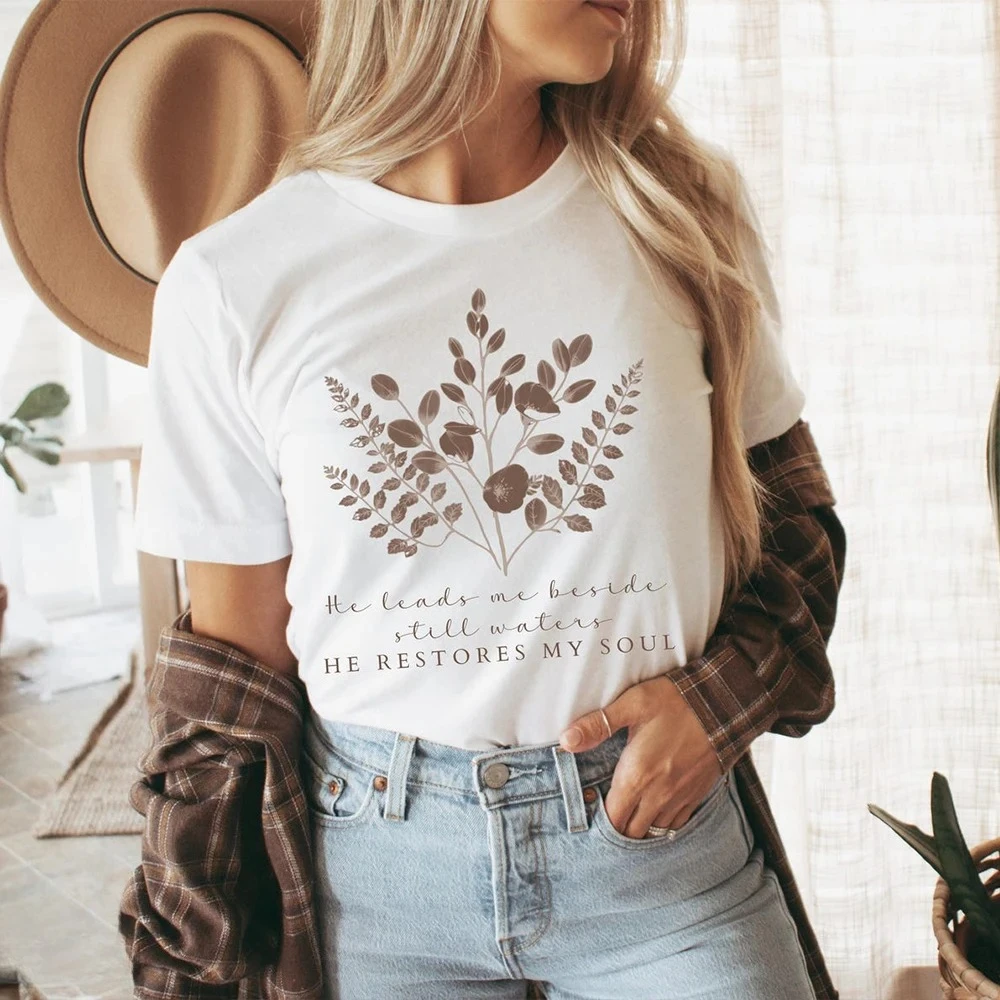 انه يقودني بجانب لا تزال المياه تي شيرت كريستيان تي شيرت للنساء الأزهار الكتاب المقدس الآية Crewneck للجنسين ملابس مضحكة Y2K #2