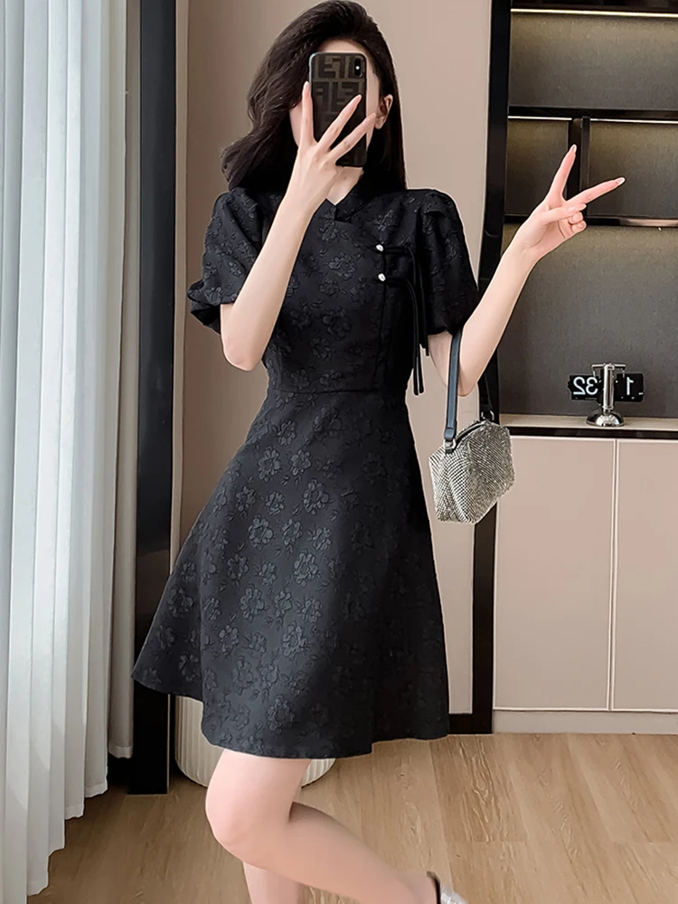 ฤดูร้อนสีดํา Jacquard ดอกไม้แขนสั้นชุดผู้หญิง Vintage Hepburn พรหมชุด 2025 เกาหลี Elegant Bodycon Dress