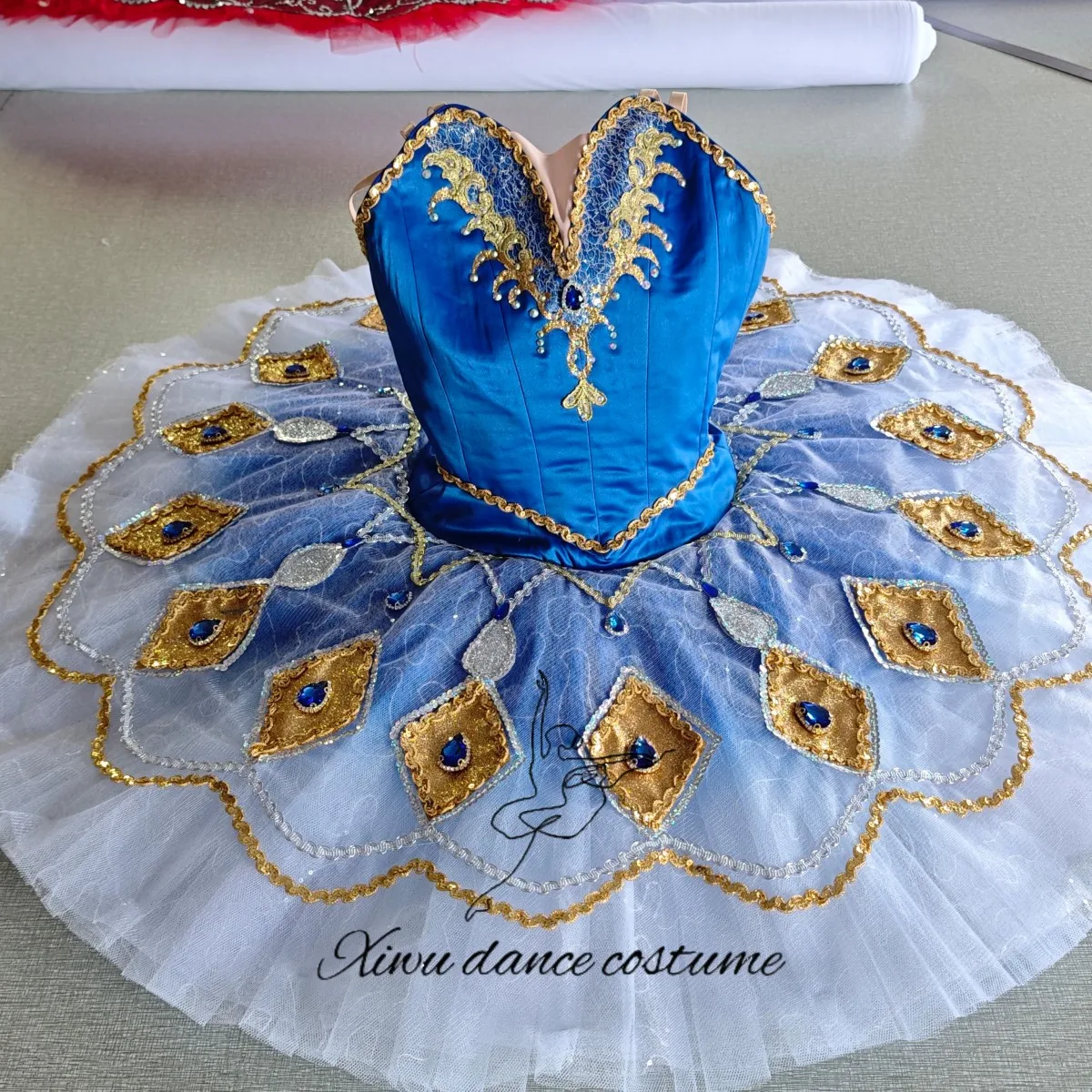 공작새 깃털 로얄 블루 발레 플래터 튜튜