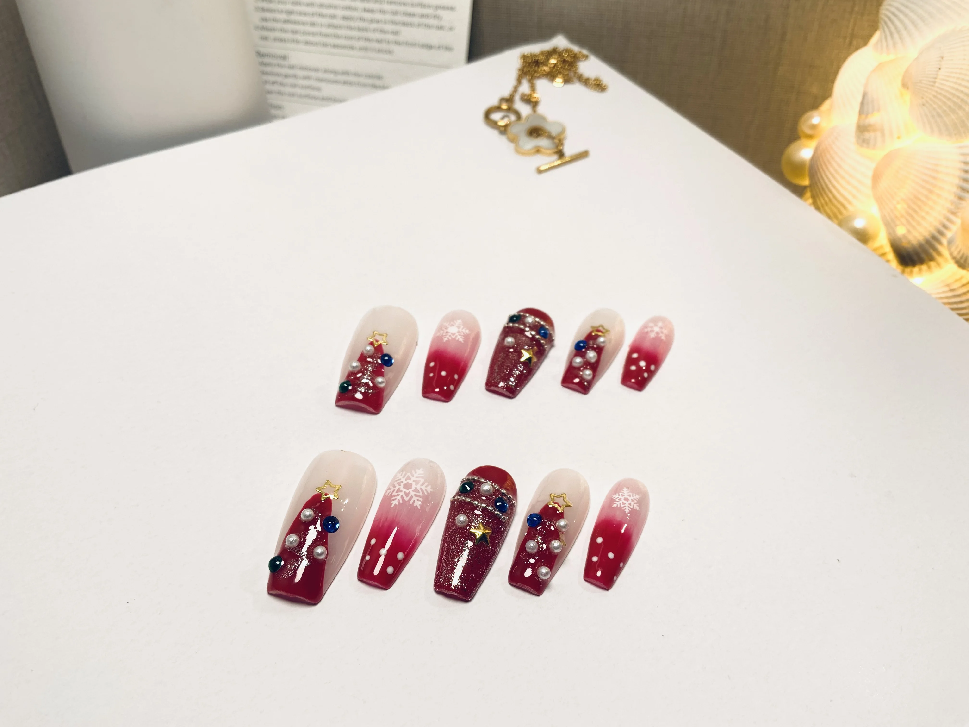 Christmas Tree Luxury 10Pcs /Set Red White False Glue Press on Nails French Snow  Handmade Removable Rhinestone Pearl Diamond