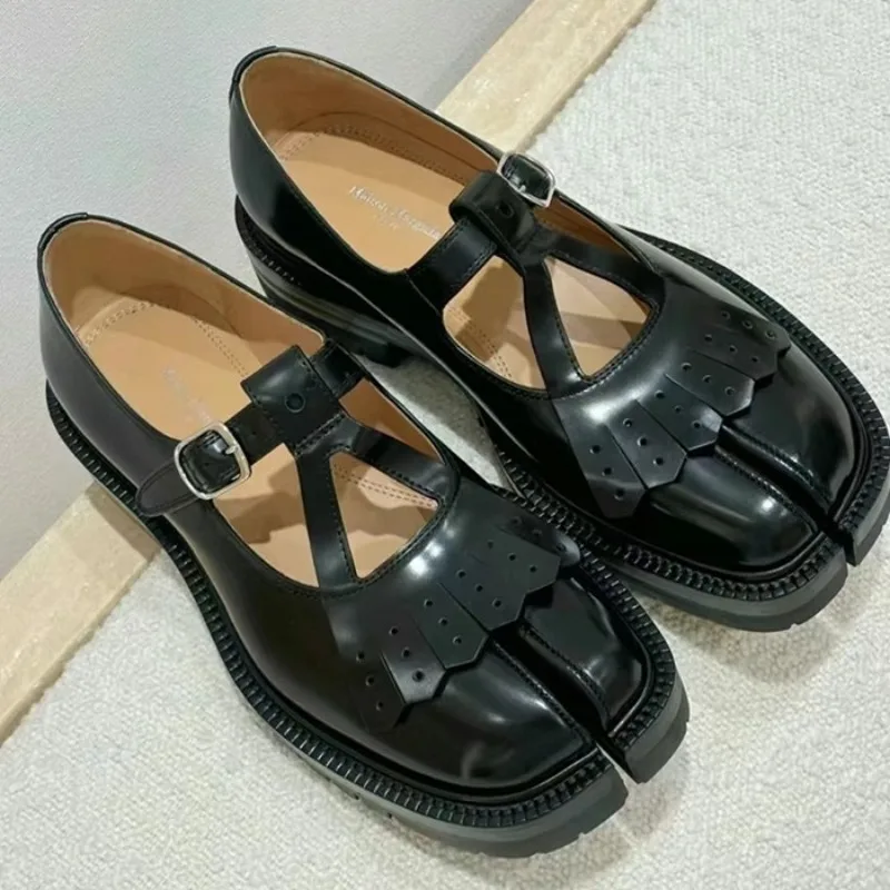 

2026 New Retro Fringed Split-toed Loafers High Quality British Style Platform Thick Heel Mary Jane Shoes for Women Zapatos Mujer