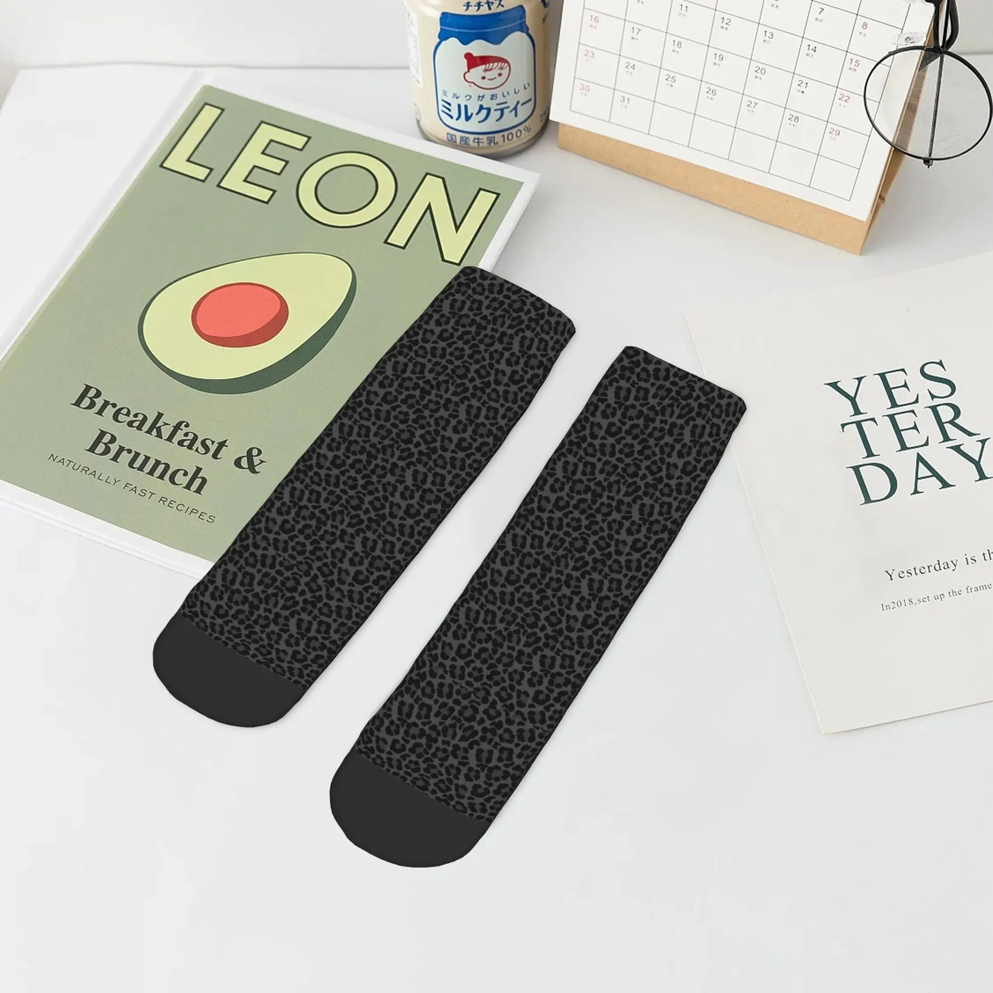 Alle Jahreszeiten schwarze Socken mit Leopardenmuster, Harajuku, schweißabsorbierende Sport-Mittelrohrsocken, weiche Hip-Hop-Strümpfe für Männer und Frauen