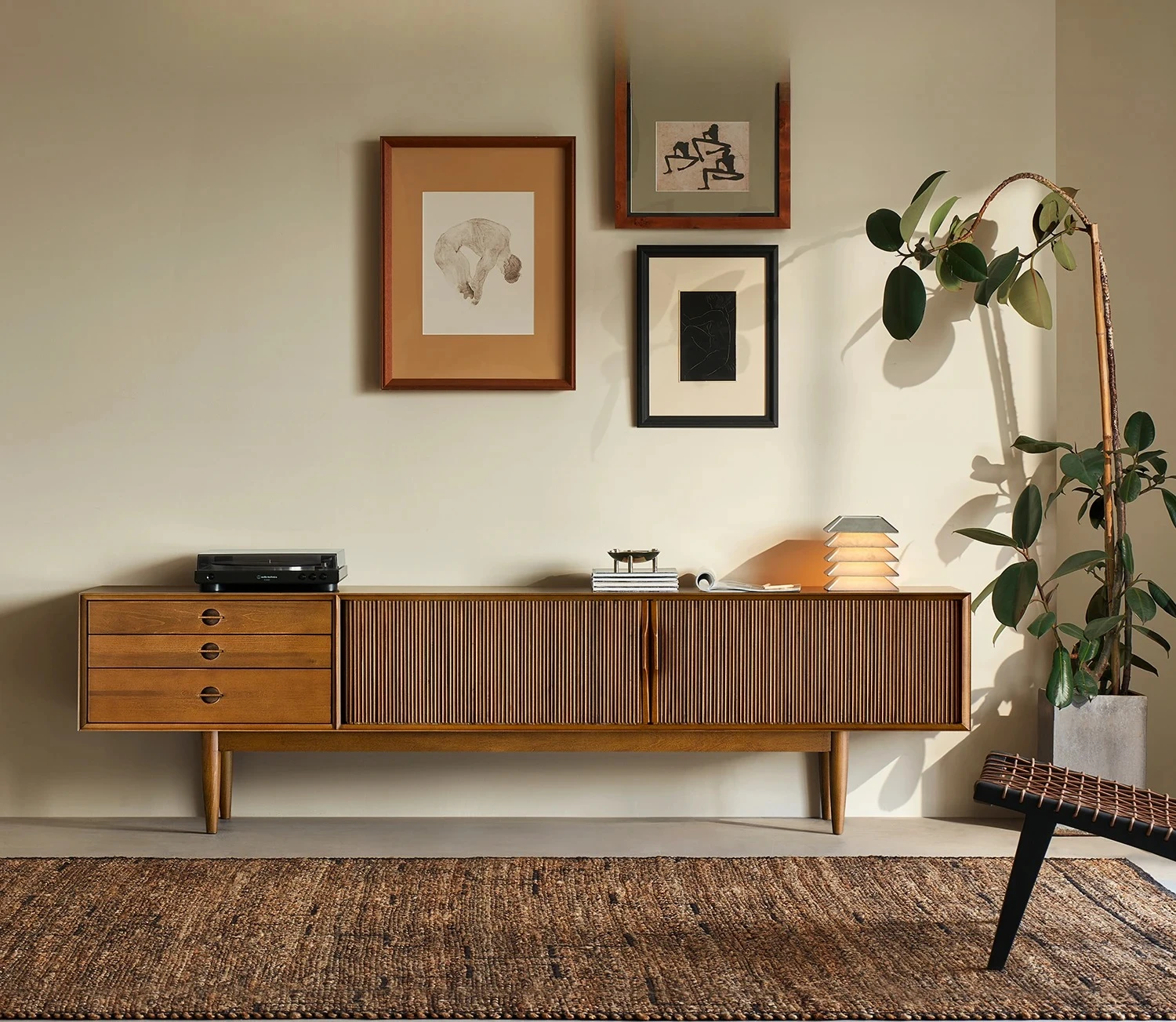 

Light luxury retro style black retro solid wood small apartment Nordic simple TV cabinet high-end medium and ancient style