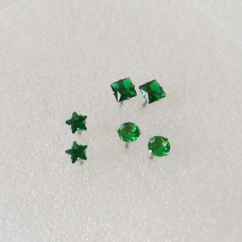 3 Paar Ohrstecker mit grünem Glas-Kristall, rund, sternförmig, quadratisch, aus 316L-Edelstahl, IP-beschichtet, farbecht und allergiefrei – Detail 5