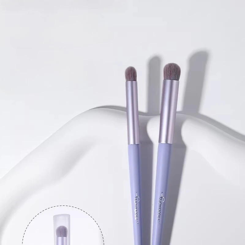 1pc guoxiaoniu Milkshake Purple Lip Brush with Cover, Round Head Lipstick Blending Brush, Portable Concealer Brush Makeup Tool