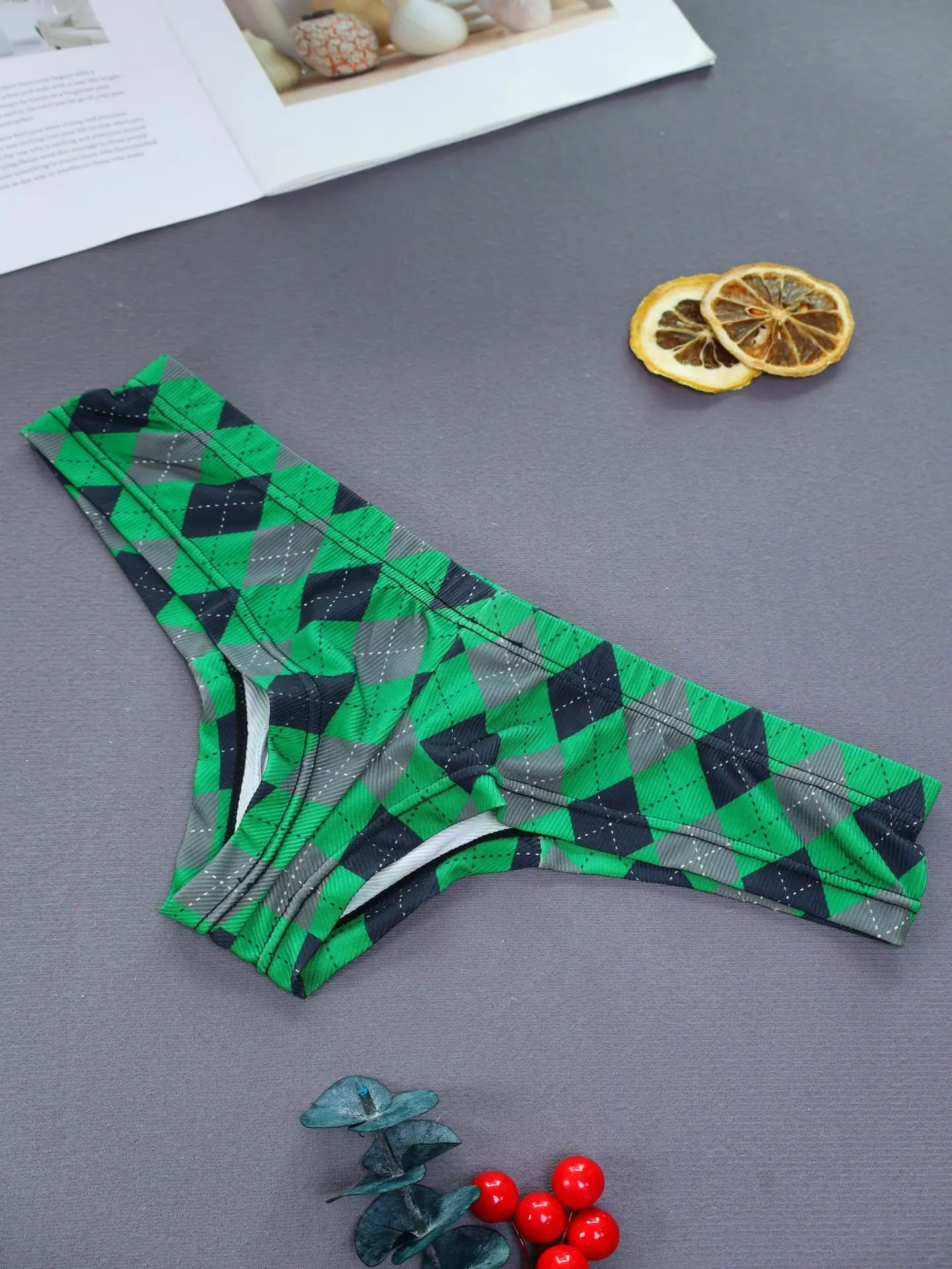 ملابس داخلية منقوشة للرجال رفيعة مضلعة من الحرير الجليدي سريعة الجفاف ومنخفضة الخصر صديقة للبشرة ملابس داخلية مثيرة منتفخة ملابس داخلية مريحة حميمة