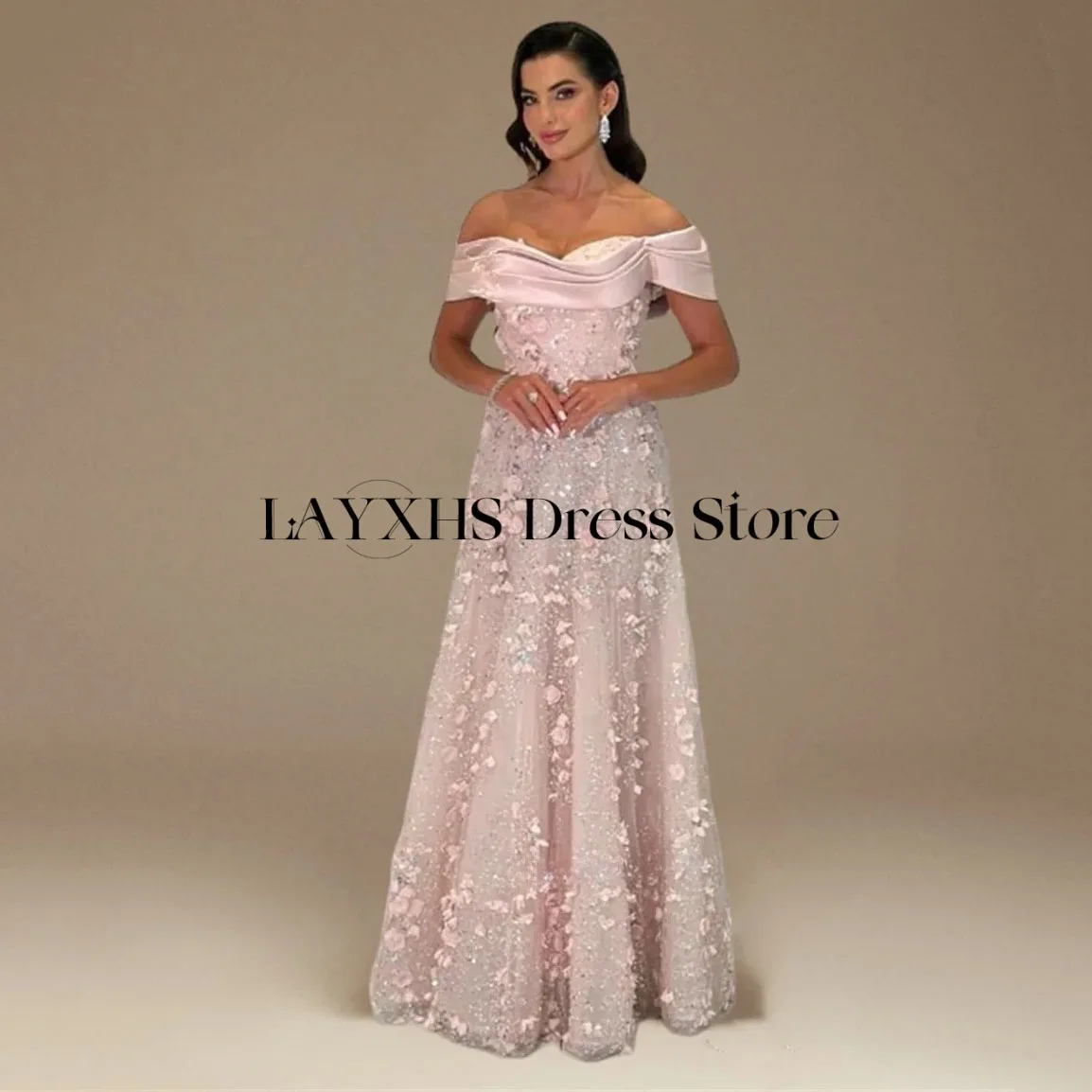 LAYXHS งดงามปิดไหล่ชุดราตรี A-Line ลูกไม้ดอกไม้จีบชุดราตรีที่กําหนดเอง FBسات