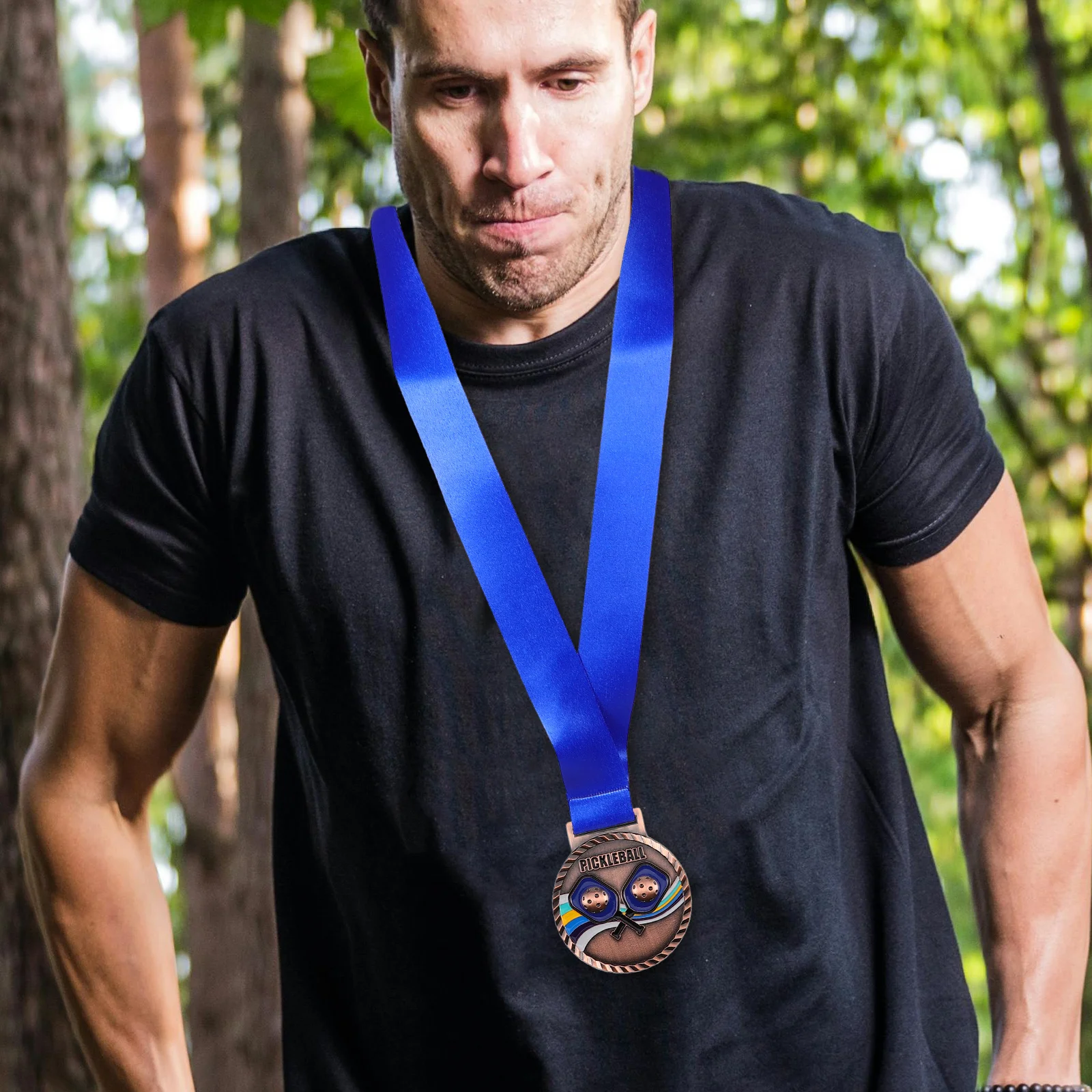 قطعة واحدة من الميدالية الرياضية لمسابقات كرة البيسبول، وسام جائزة بلمسة نهائية من سبائك الزنك لشاركة الأحداث الرياضية