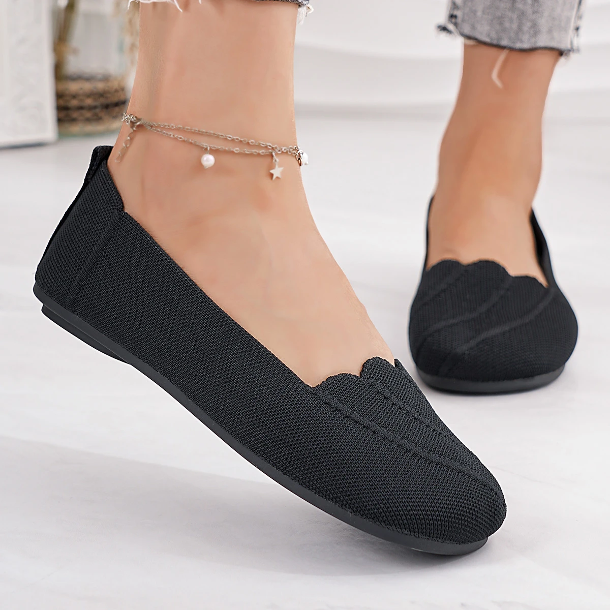 

Women Flats 2025 New Round Toe Shoes Breathable Lightweight Loafers Fashion Slip-On Sneakers Large Size Knitted Flat Shoes Women