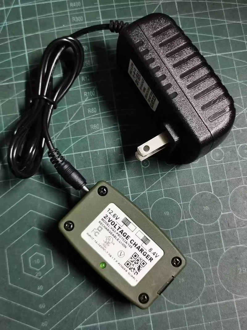 

Высокоэффективное зарядное устройство TCA/PRC152, 8,4 В/12,6 В