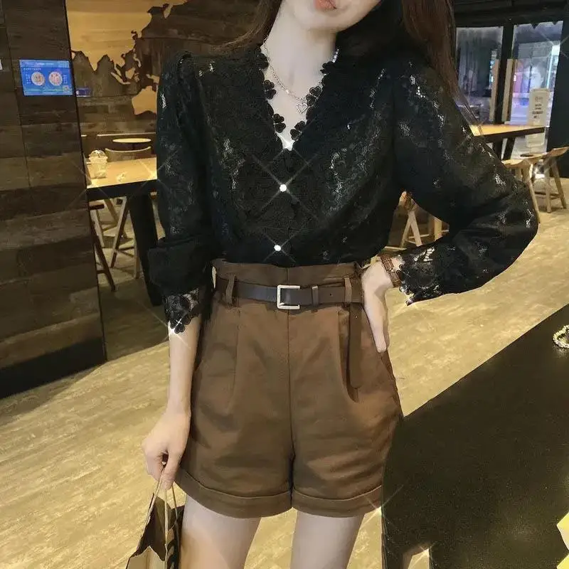 قاعدة من الدانتيل للملابس الداخلية النسائية للربيع والخريف، بلوزة مجوفة عصرية فضفاضة بأكمام طويلة ورقبة على شكل حرف V #4