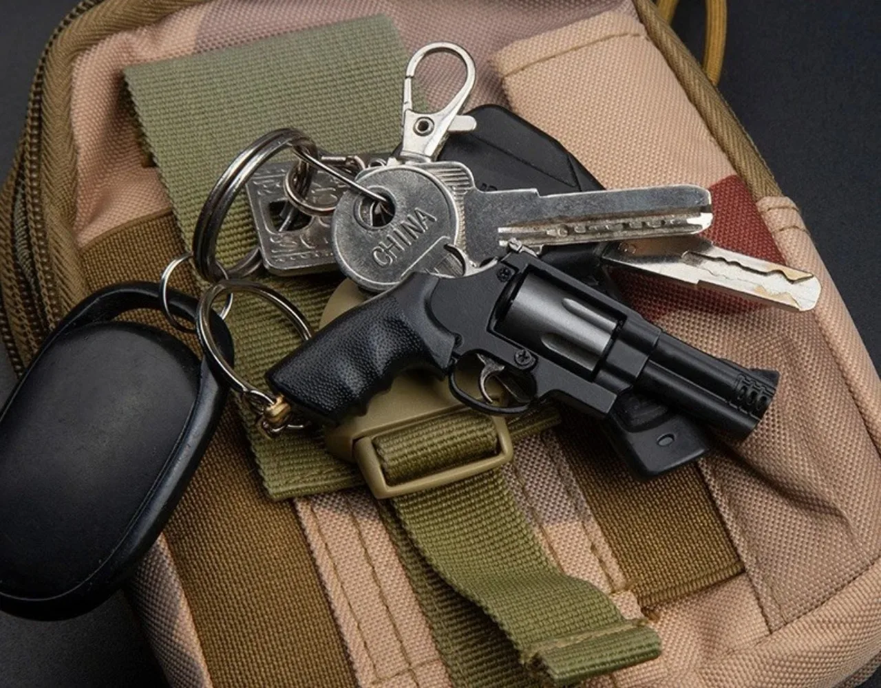 2025 لـ PUBG 1:5 M500 مسدس باتل ماستر مسدس صغير بندقية سيارة المفاتيح قلادة انفصال سلاح السيارات حلقات المفاتيح سلسلة