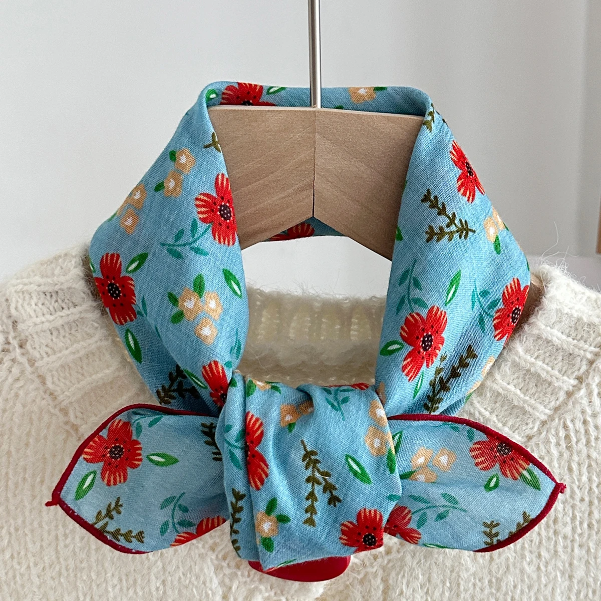 Spring and Summer New Women's Small Silk Scarf, Skin-Friendly and Comfortable Bohemian Small Square Scarf, European and American Versatile Flower Print Scarf, Scarf Headband 1Pc