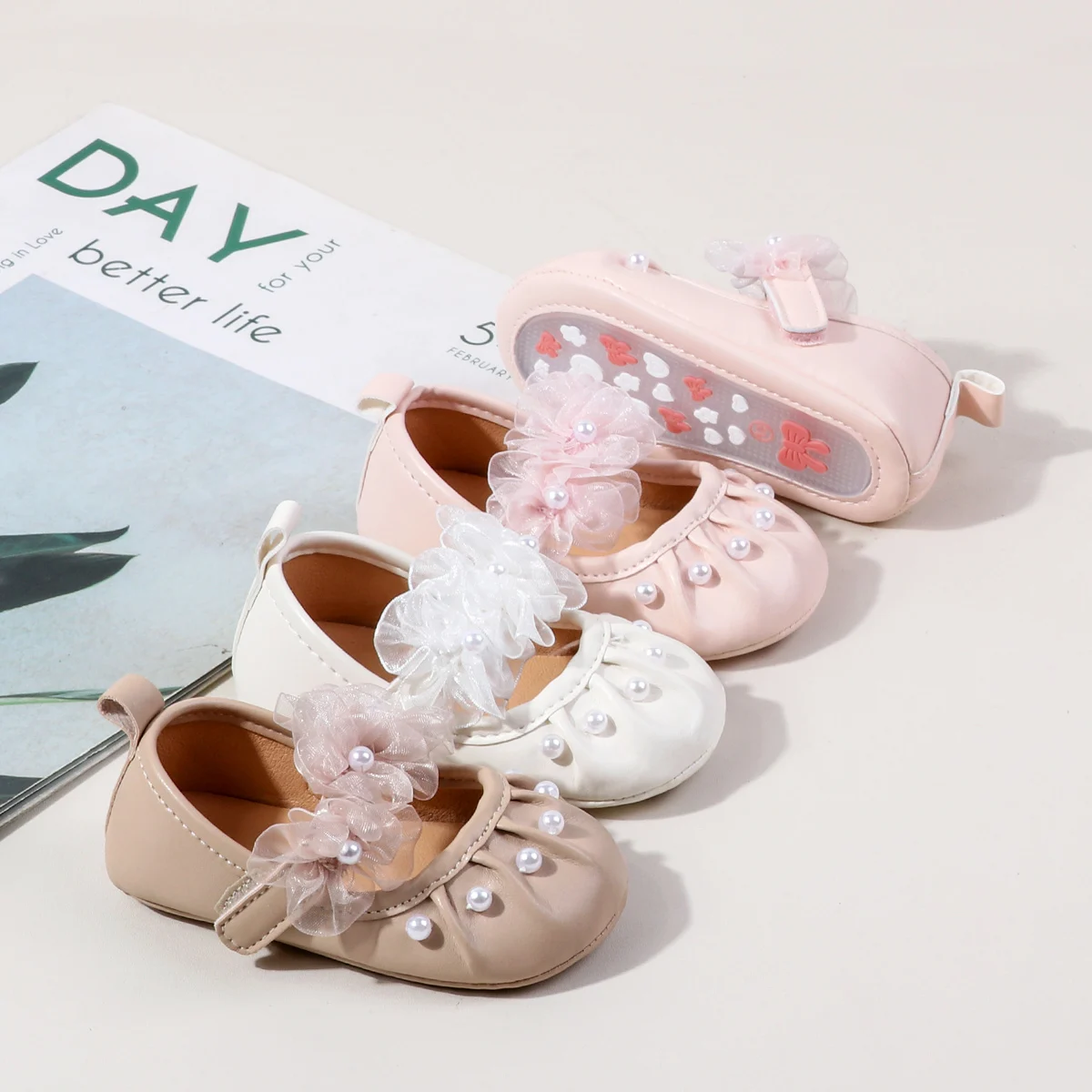 

2025 Hot Selling Spring And Autumn Sweet Princess Style Baby Girls' Flats With Mesh Flower Pearl Accents For 0-18M