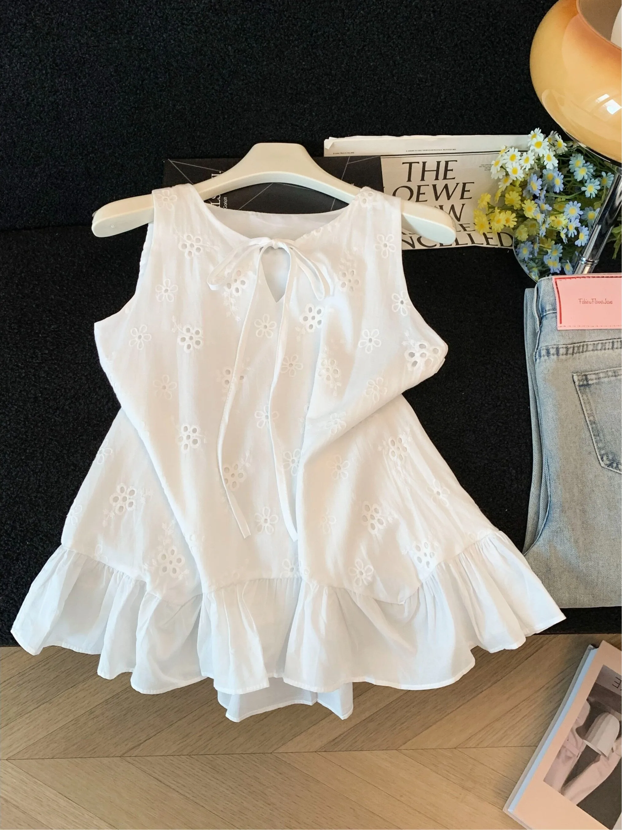 

Women's Sleeveless Hollow out Shirt Vest Summer 2026 Loose Slimming Hemline Skirt Style Fashionable Breathable Thin Material